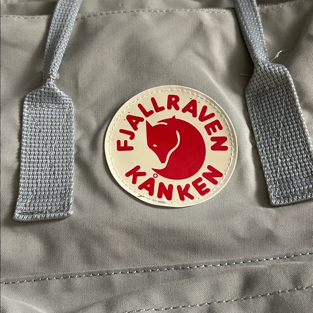 Fjallraven Kanken Classic Backpack - Picture 3 of 13